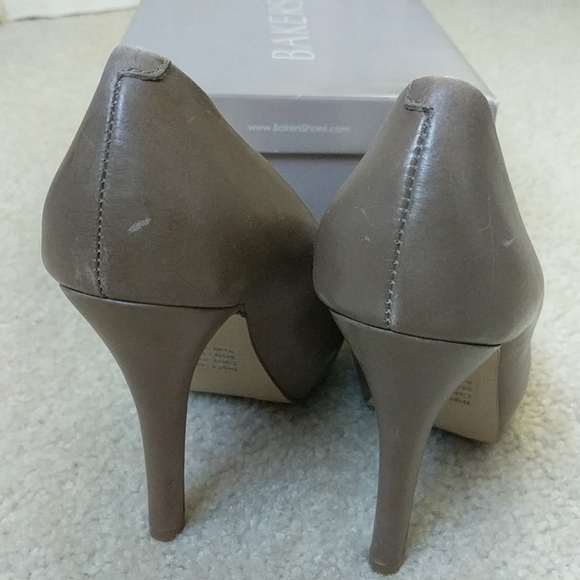 Gently used classy heels - Picture 8 of 8